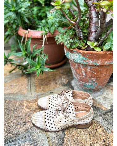 Derbies cuir vieilli crème - LITTLE LA SUITE