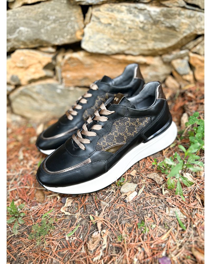 Baskets noires détail couture - NeroGiardini